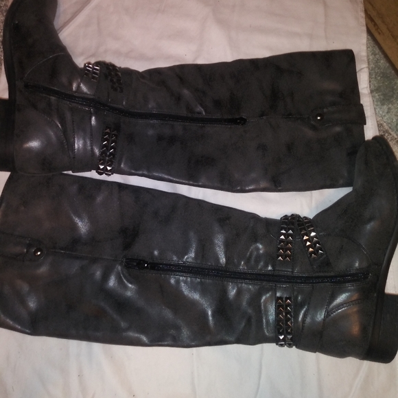 Silver boots - Picture 2 of 3